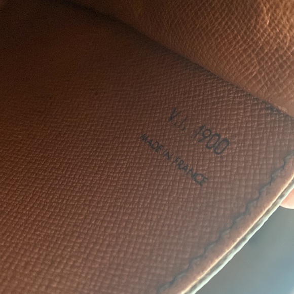 COPY - LV SAINT CLOUD PM in very good condition with brand new strap replaced b… - Picture 10 of 17